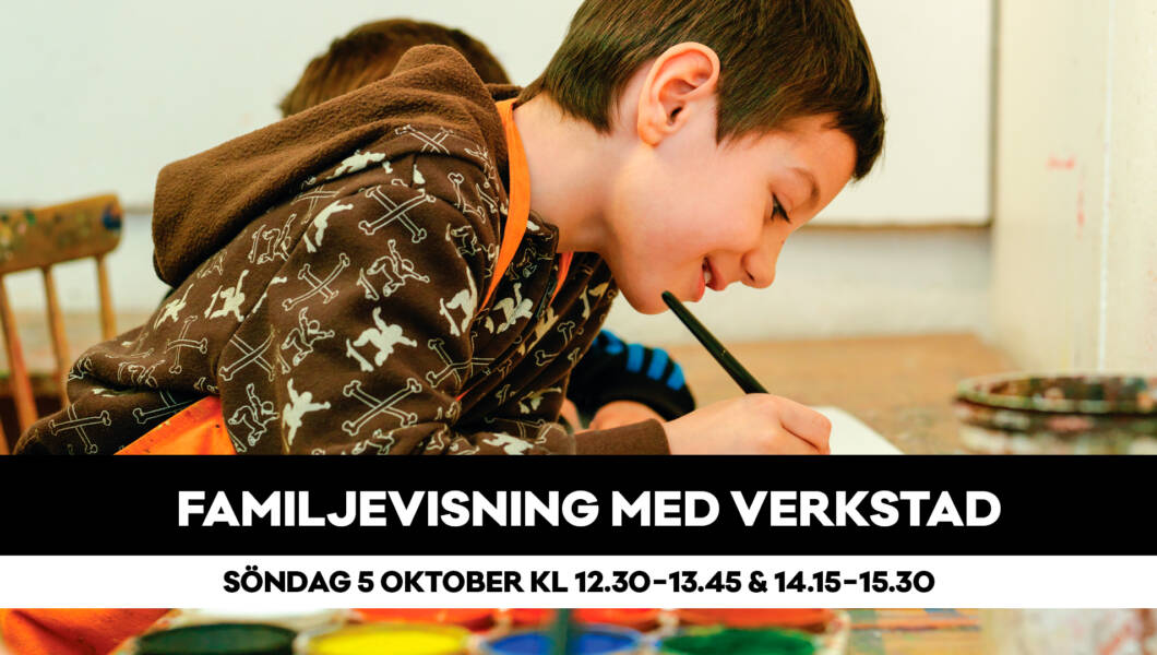 Familjevisning med verkstad måleri för barn med vuxen