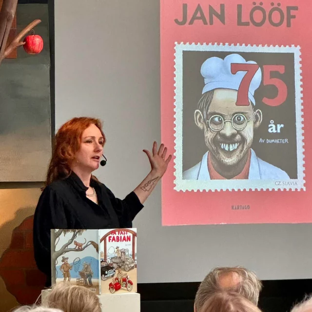 Kulturjournalisten Ika Johannesson höll ett underhållande och innehållsrikt föredrag om Jan Lööf och hur det var att skriva en bok om honom. Vi fick följa Jan Lööf från uppväxten i arbetarstaden Trollhättan, studierna på Konstfack, musiken, bilderna och böckerna fram till nu, då tio år av dumheter lagts till de tidigare 75 åren som boken handlar om.

#brorhjorthshus #janlööf #ikajohannesson #75åravdumheter #85åravdumheter #föredrag #janlööfutställning